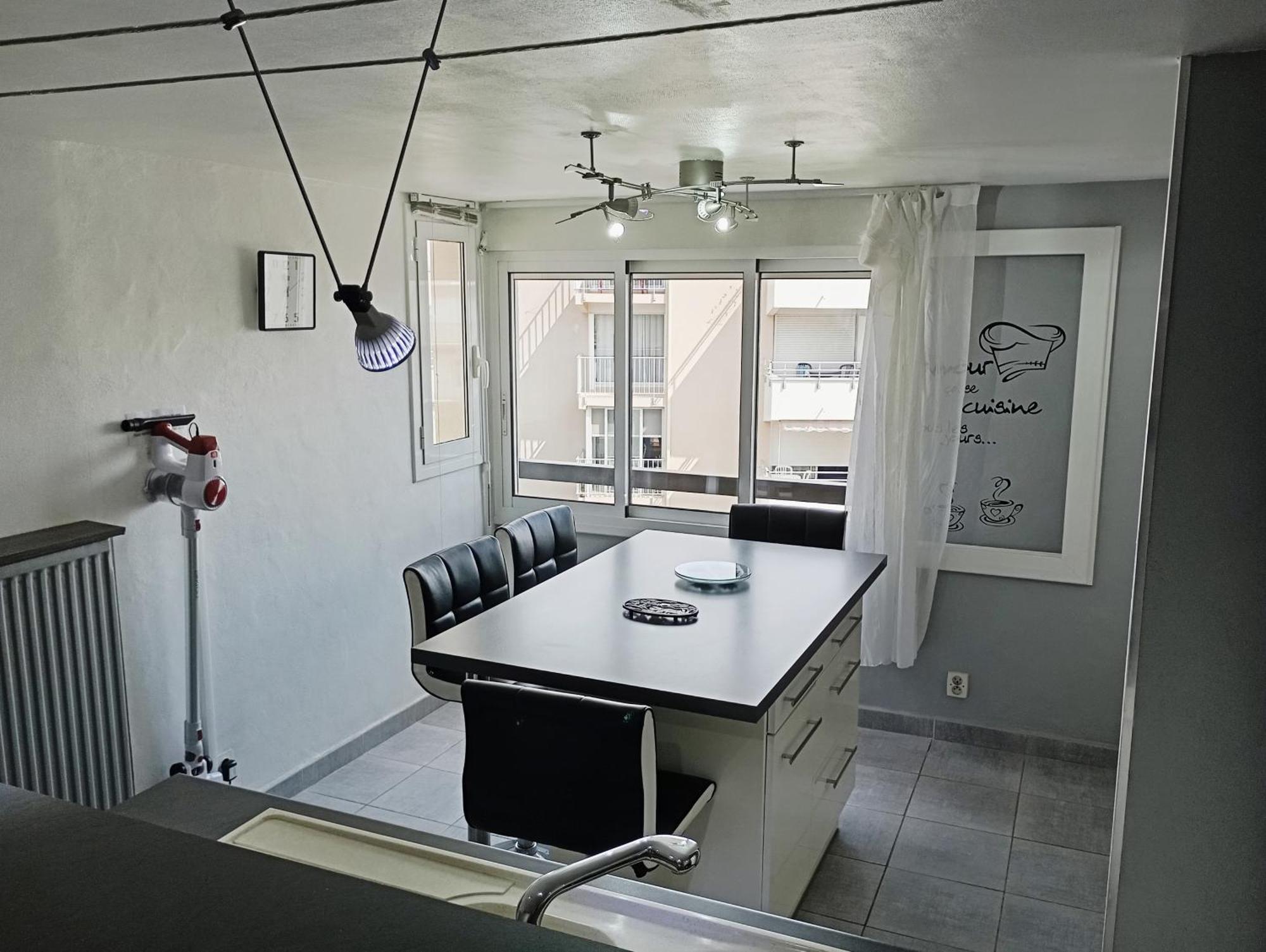אגדה Grand Appartement Proche Port Et Plages, 6 A 8 Pers, 3 Chambres, Climatise מראה חיצוני תמונה