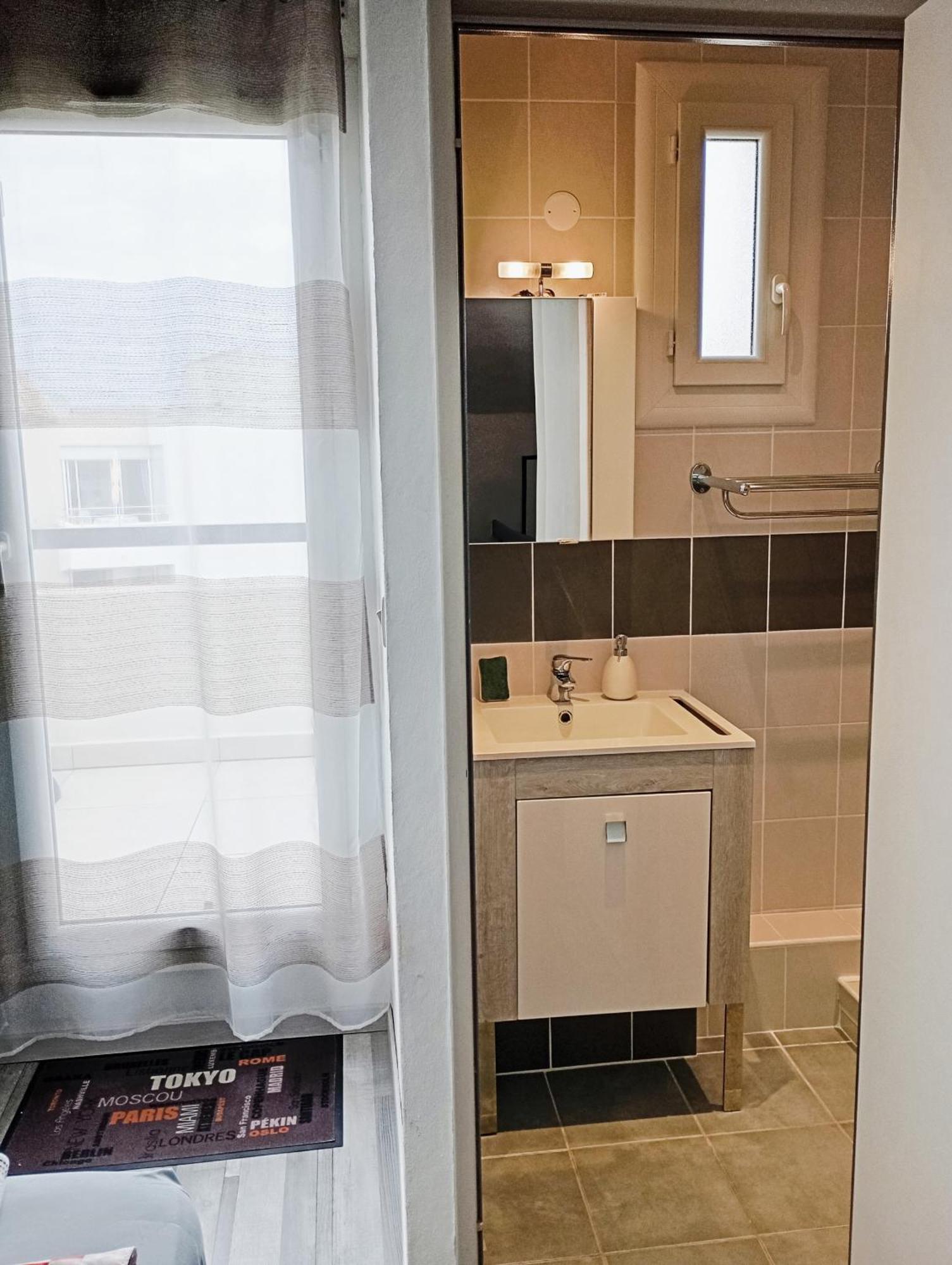 אגדה Grand Appartement Proche Port Et Plages, 6 A 8 Pers, 3 Chambres, Climatise מראה חיצוני תמונה