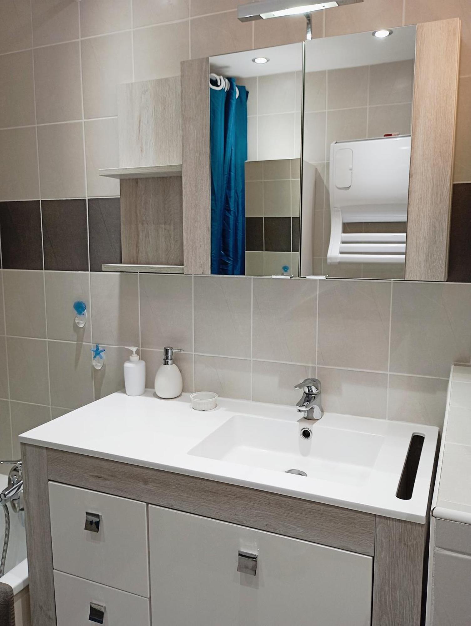 אגדה Grand Appartement Proche Port Et Plages, 6 A 8 Pers, 3 Chambres, Climatise מראה חיצוני תמונה